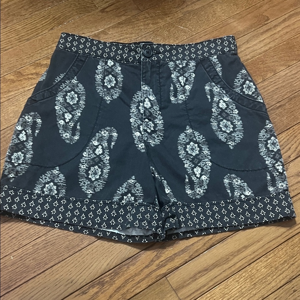 Knox Rose Black and White Patterned Women Shorts